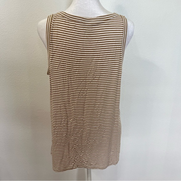Old Navy Luxe V Neck Sleeveless Top - Picture 2 of 3
